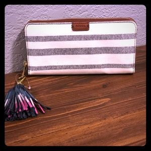 Fossil Logan Zip Around Wallet NWT!!! RFID secure!
